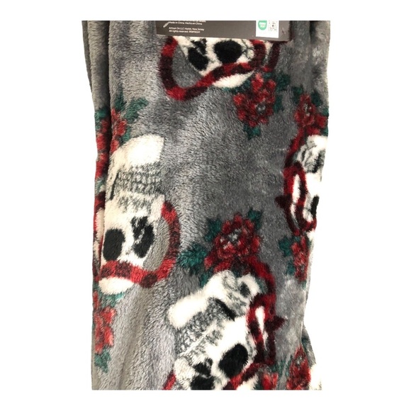 Skull serpent red roses printed‎ gray soft velvet plush throw blanket new - Picture 11 of 11
